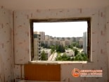 Процесс демонтажа старой оконной системы