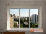 Установка окна в комнате закончена